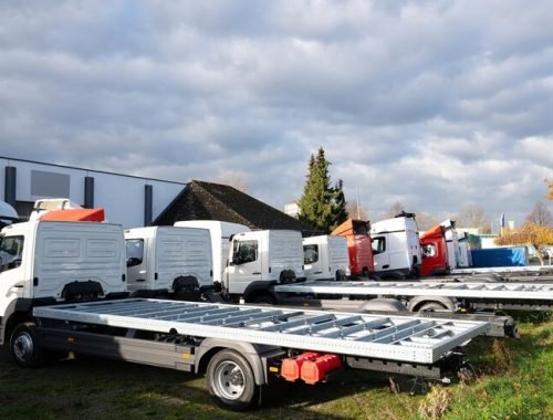site-view-white-red-tractor-semitrailers_389554-476